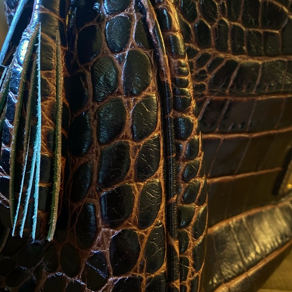 Dooney & Bourke croco embossed fino leather handbag - Picture 3 of 7